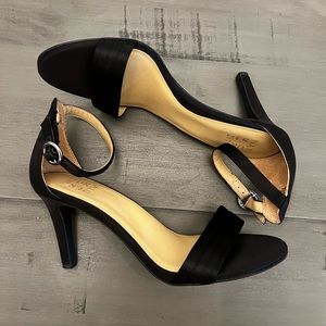 Naturalizer Kinsley Black Satin heels size 10